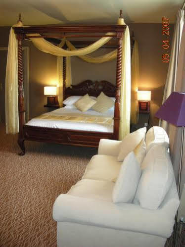 The White House Hotel Телфорд Екстер'єр фото